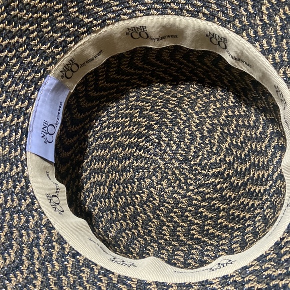 Nine West black and cream braided bucket hat, new - Picture 3 of 4